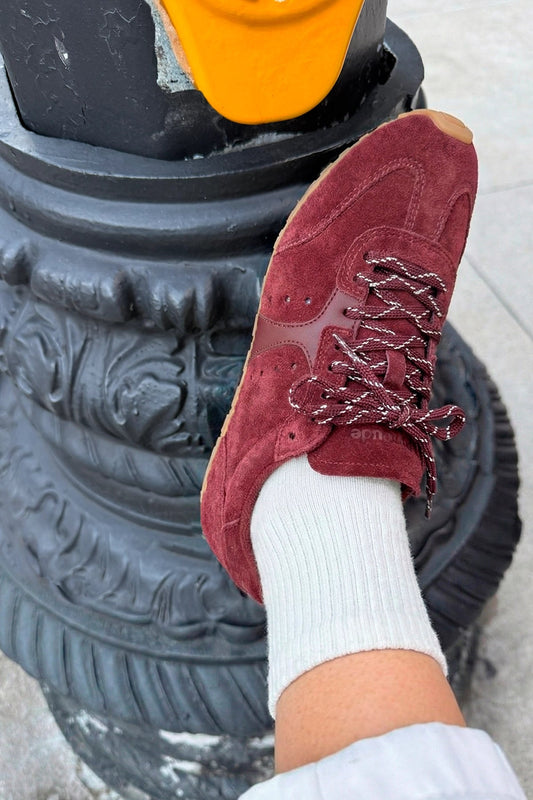 Stella Sneaker In Burgundy Suede - Larroude
