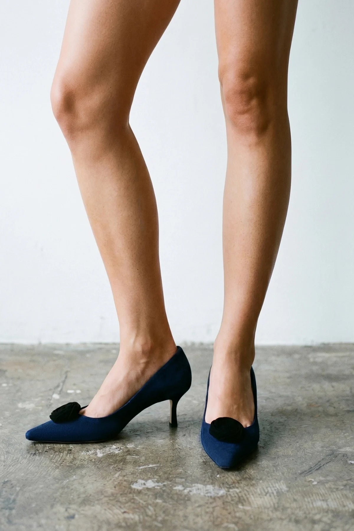 Carine Low Pump Indigo Leather - Larroude