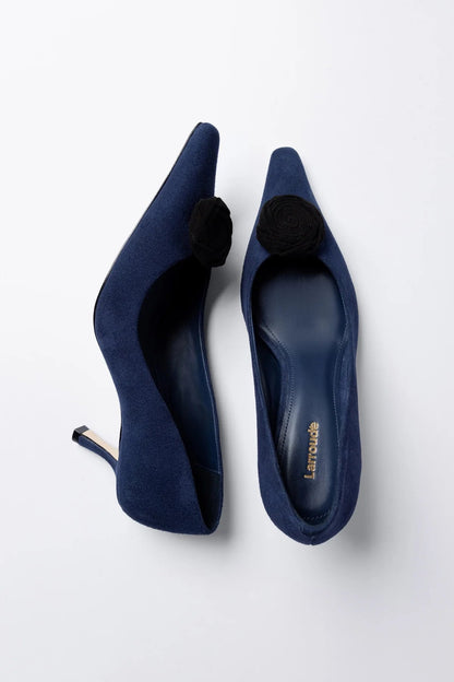 Carine Low Pump Indigo Leather - Larroude