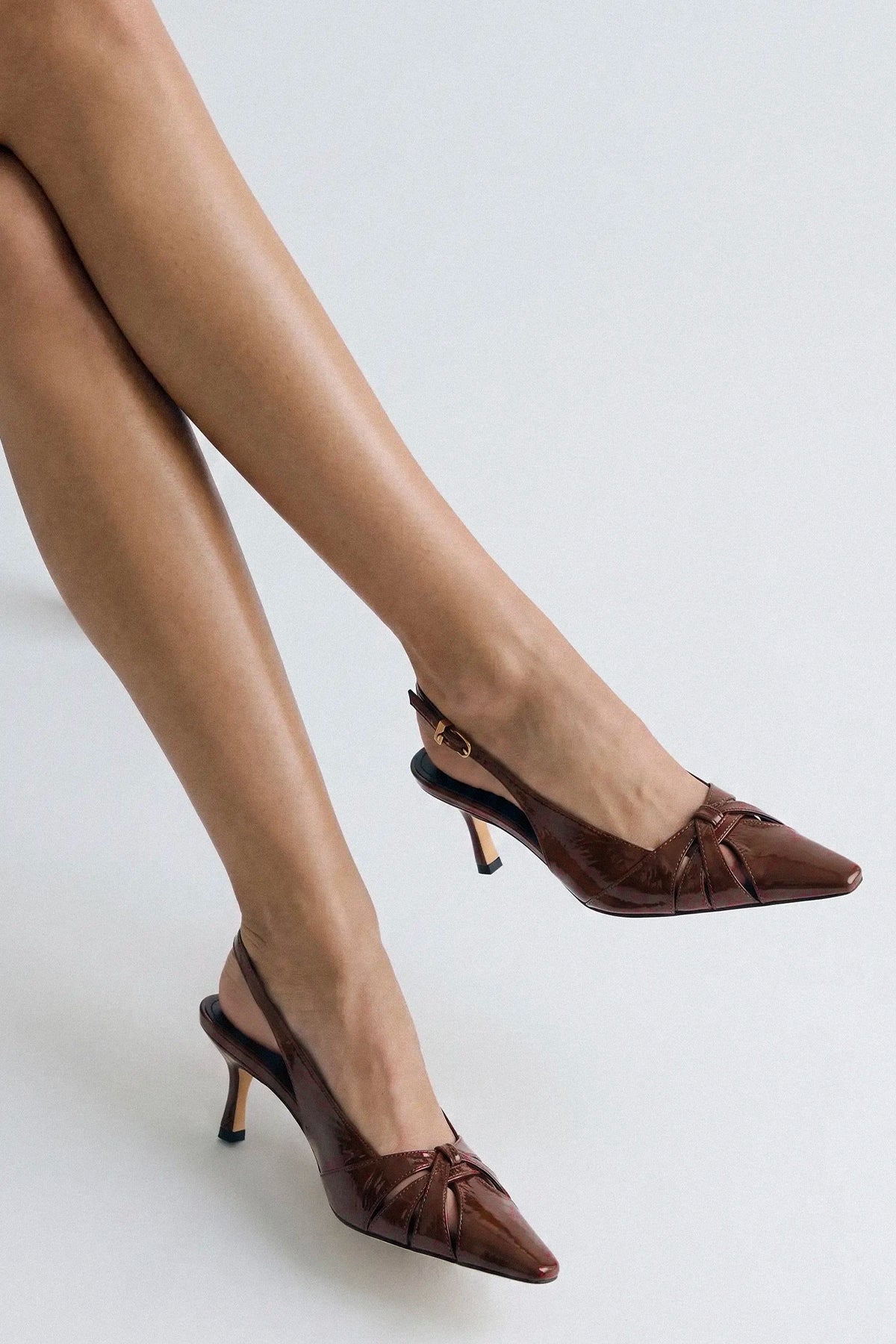 Kirstin Pump Oak Patent Leather - Larroude