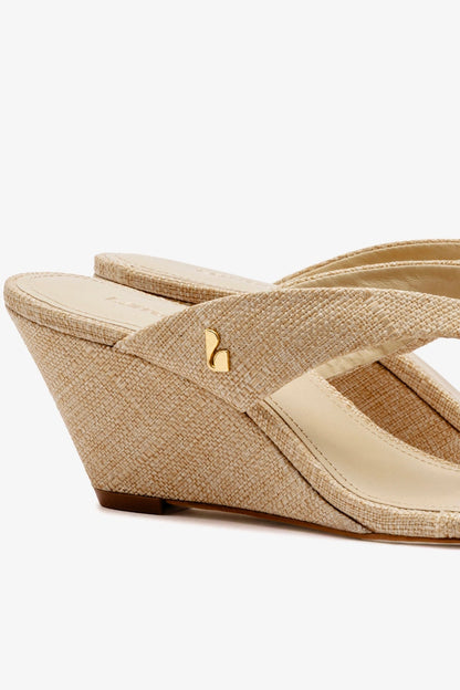 Gaia Low Wedge In Beige Raffia - Larroude