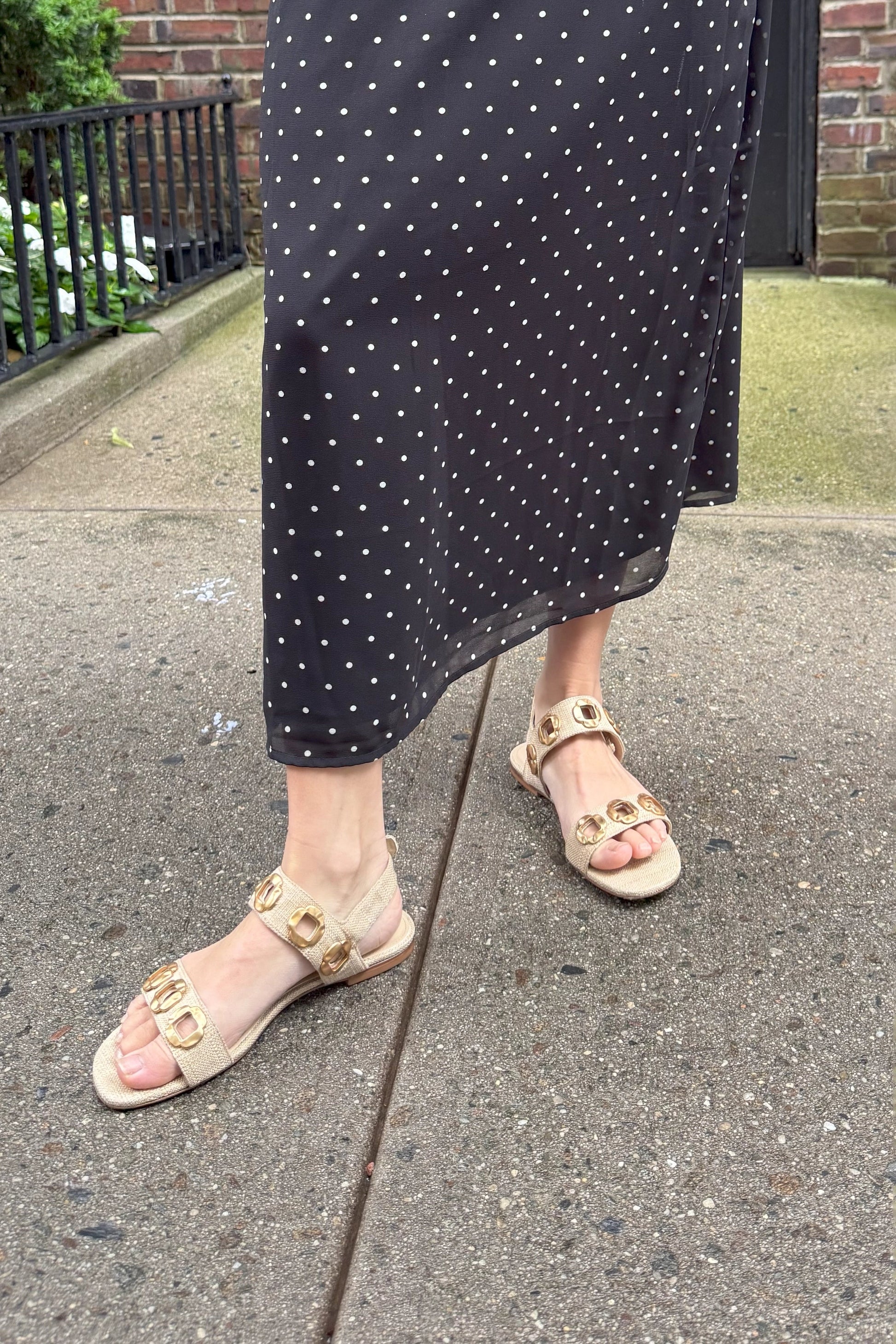 Milan Flat Sandal In Beige Raffia - Larroude