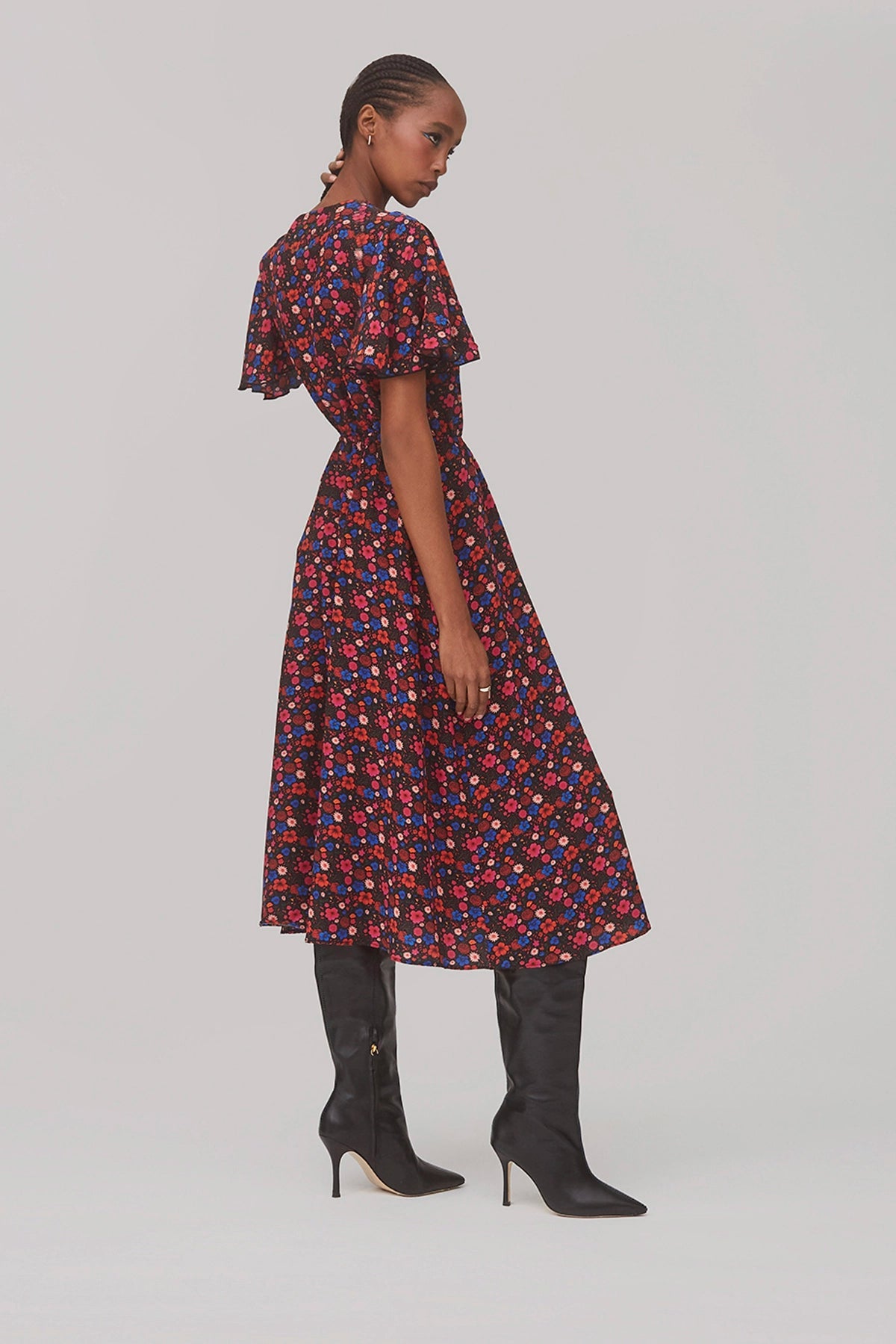 Nicole Dress In Black Floral Silk - Larroude