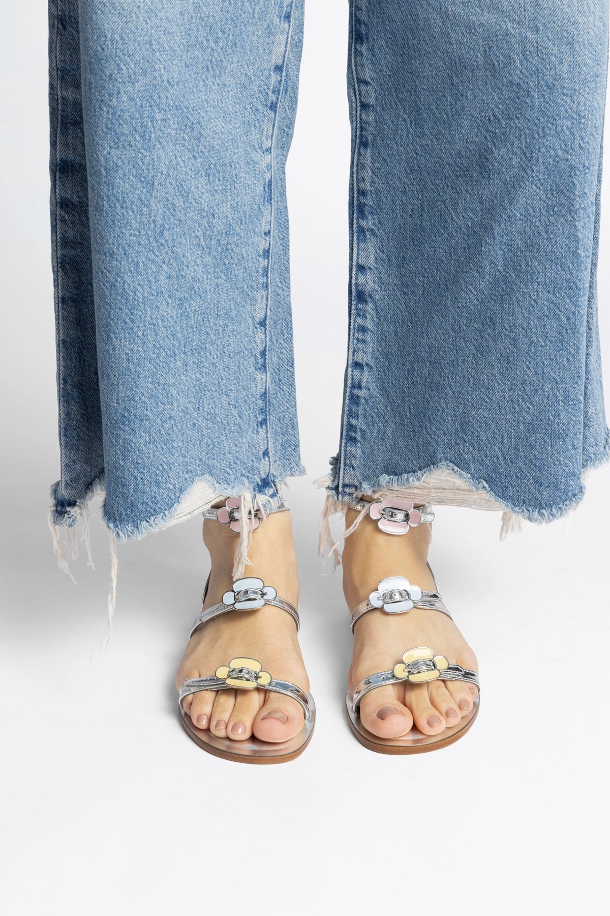 Tinx Flat Sandal In Silver Specchio - Larroude