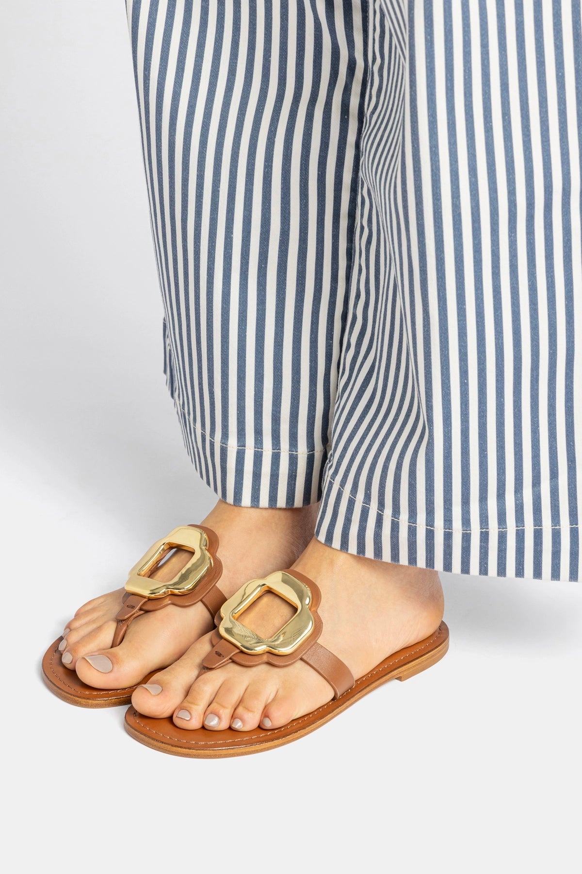 Margherita Thong Sandal in Caramel Leather and Gold Hardware - Larroude