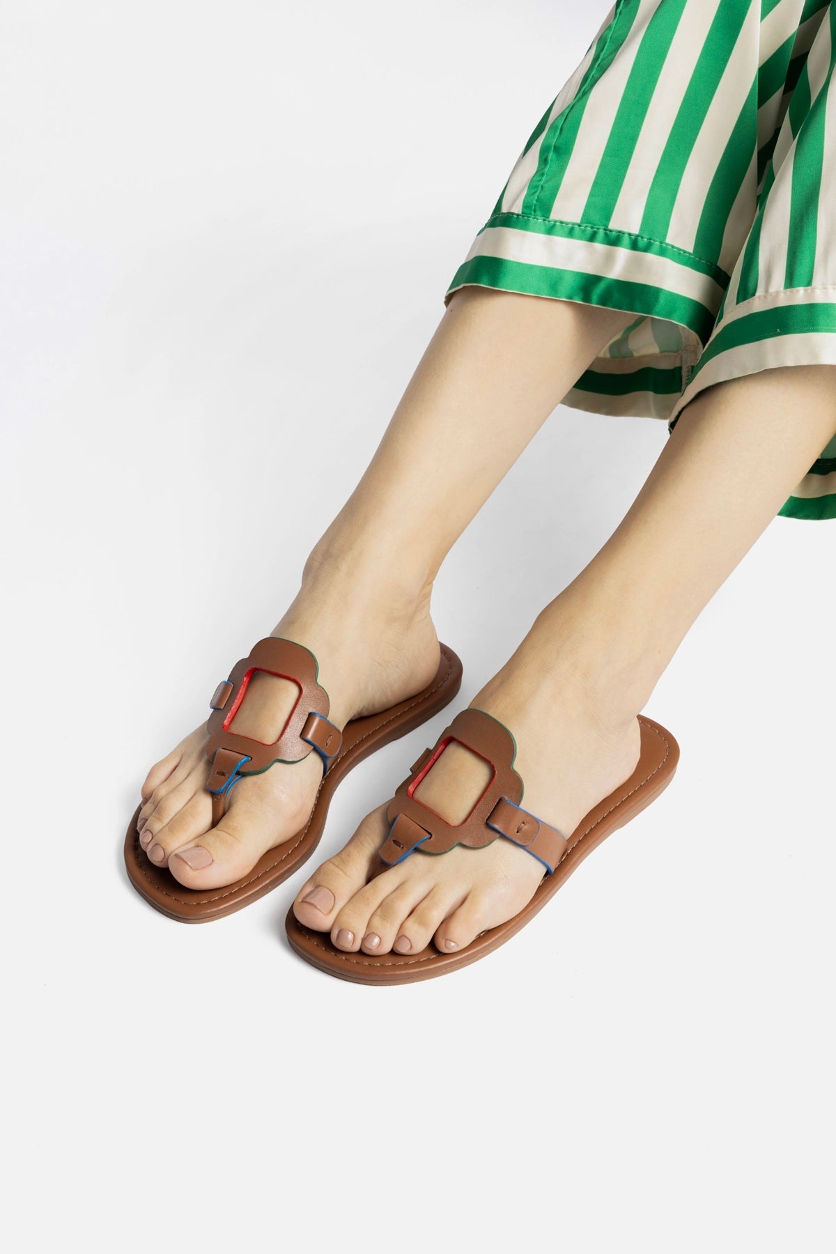 Margherita Thong Sandal In Caramel Leather - Larroude