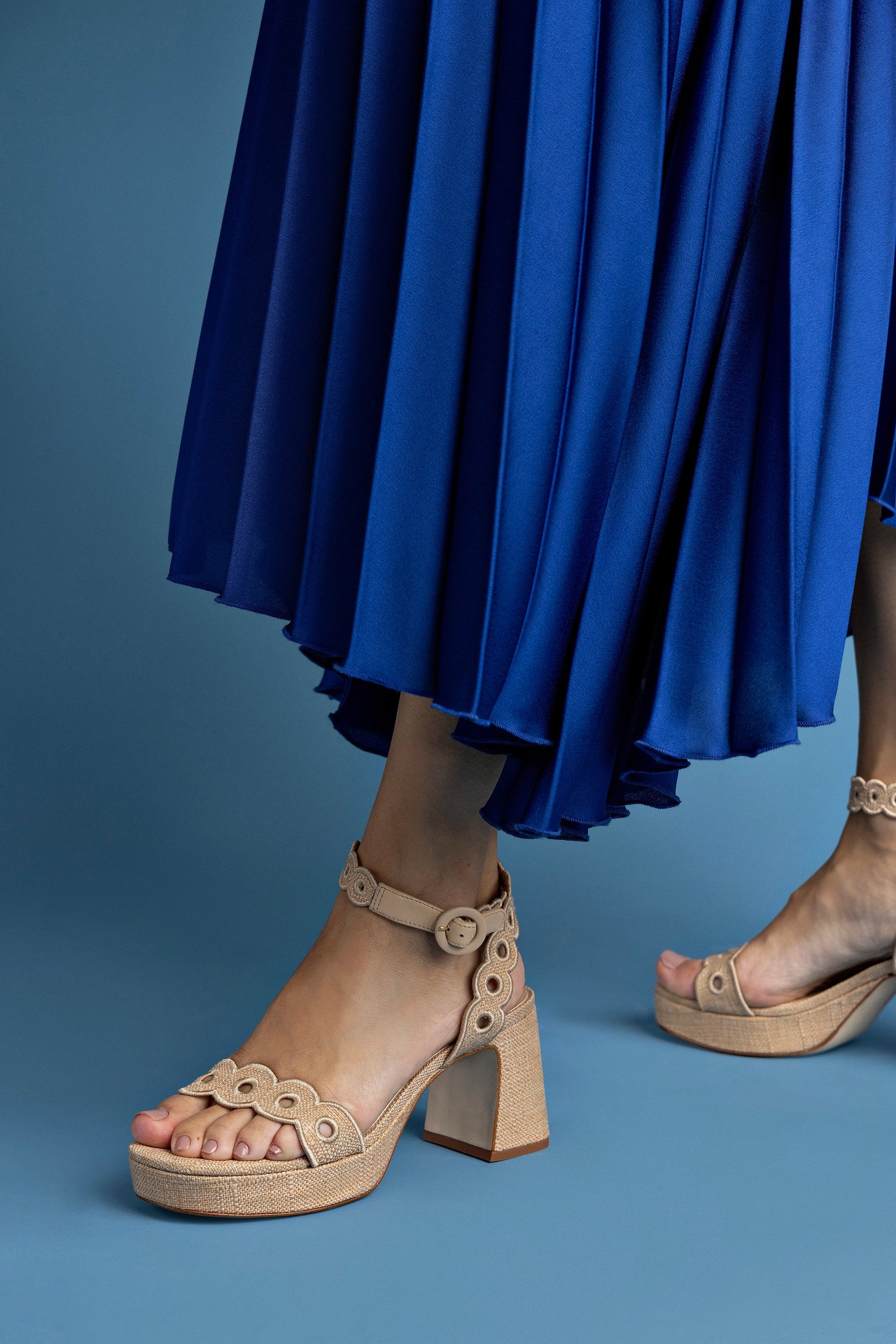 Dolly Broderie Low Sandal In Beige Raffia - Larroude