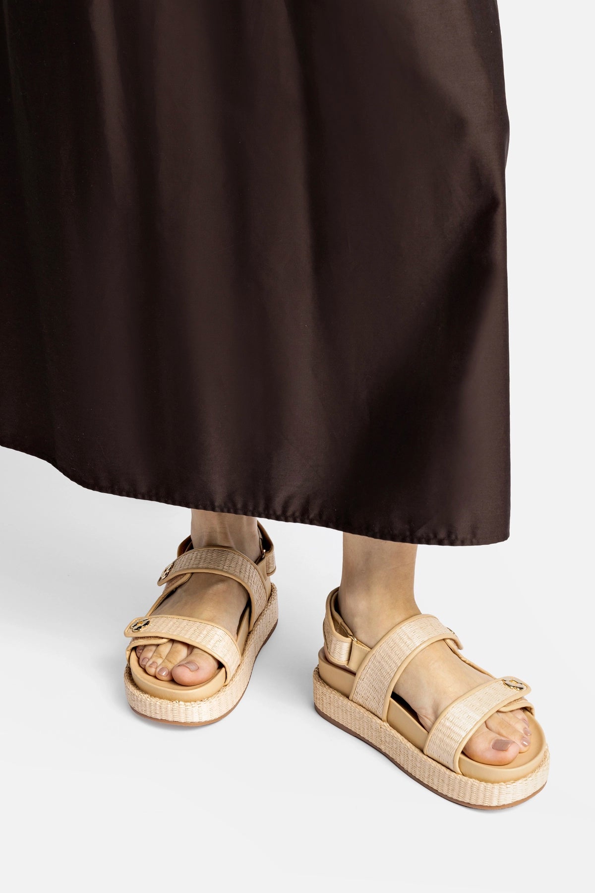 Jetty Sandal In Natural Beach Raffia and Beige Leather - Larroude