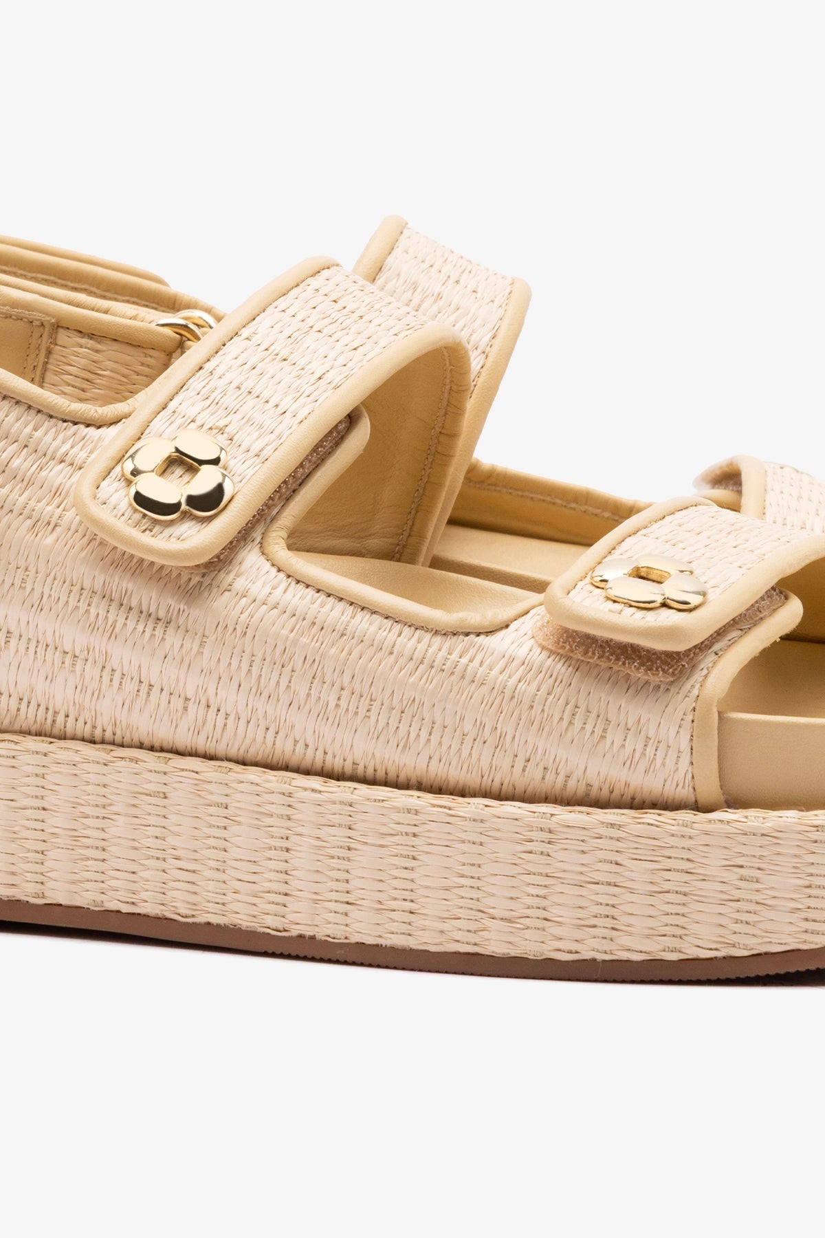 Jetty Sandal In Natural Beach Raffia and Beige Leather - Larroude