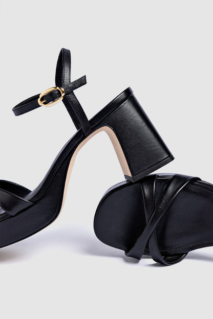 Bianca Low Sandal In Black Leather - Larroude
