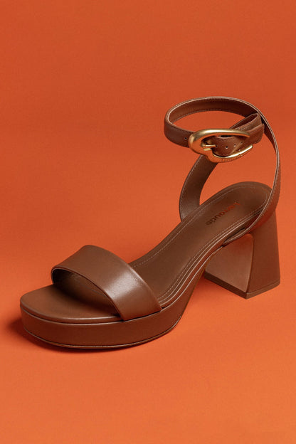 Dolly Verona Low Sandal In Caramel Leather - Larroude
