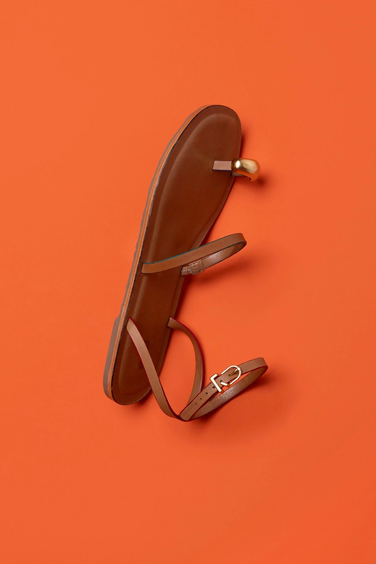 Biarritz Flat Sandal In Light Caramel Leather - Larroude