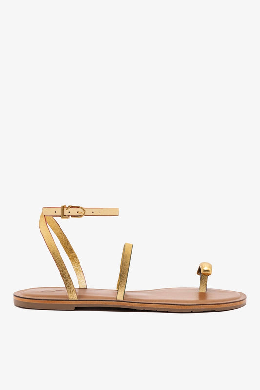 Biarritz Flat Sandal In Gold Metallic Leather - Larroude