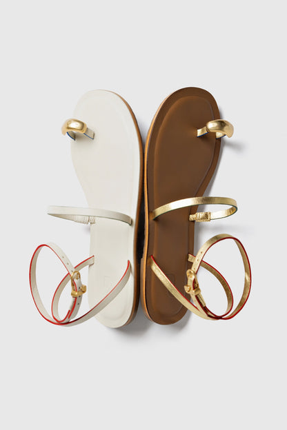 Biarritz Flat Sandal In Gold Metallic Leather - Larroude
