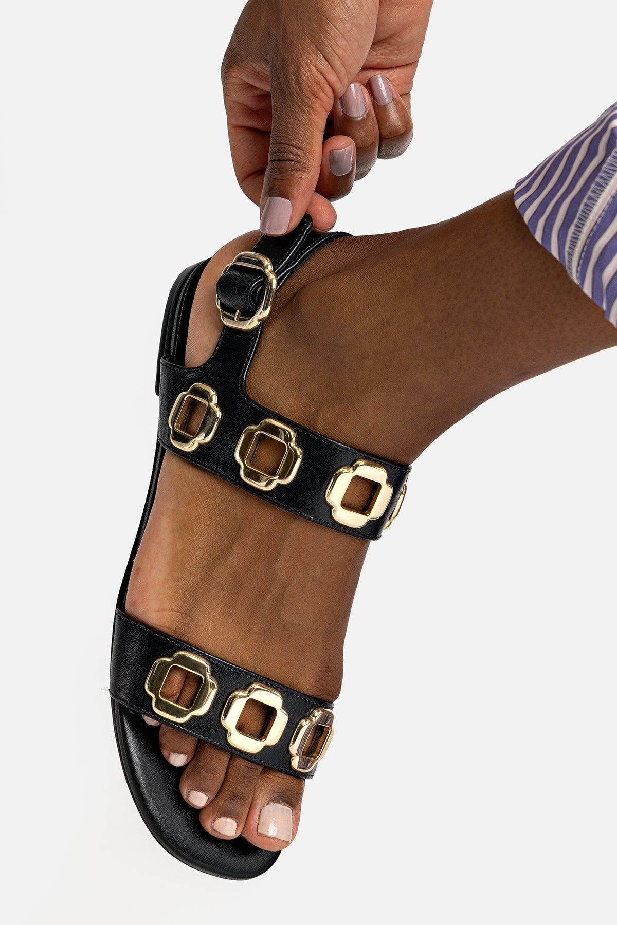 Milan Flat Sandal In Black Leather - Larroude