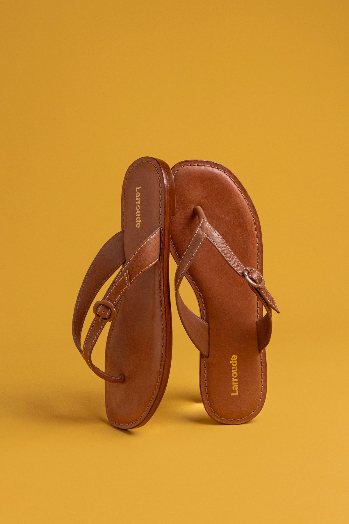 Mary Kate Flat Sandal In Caramel Leather - Larroude