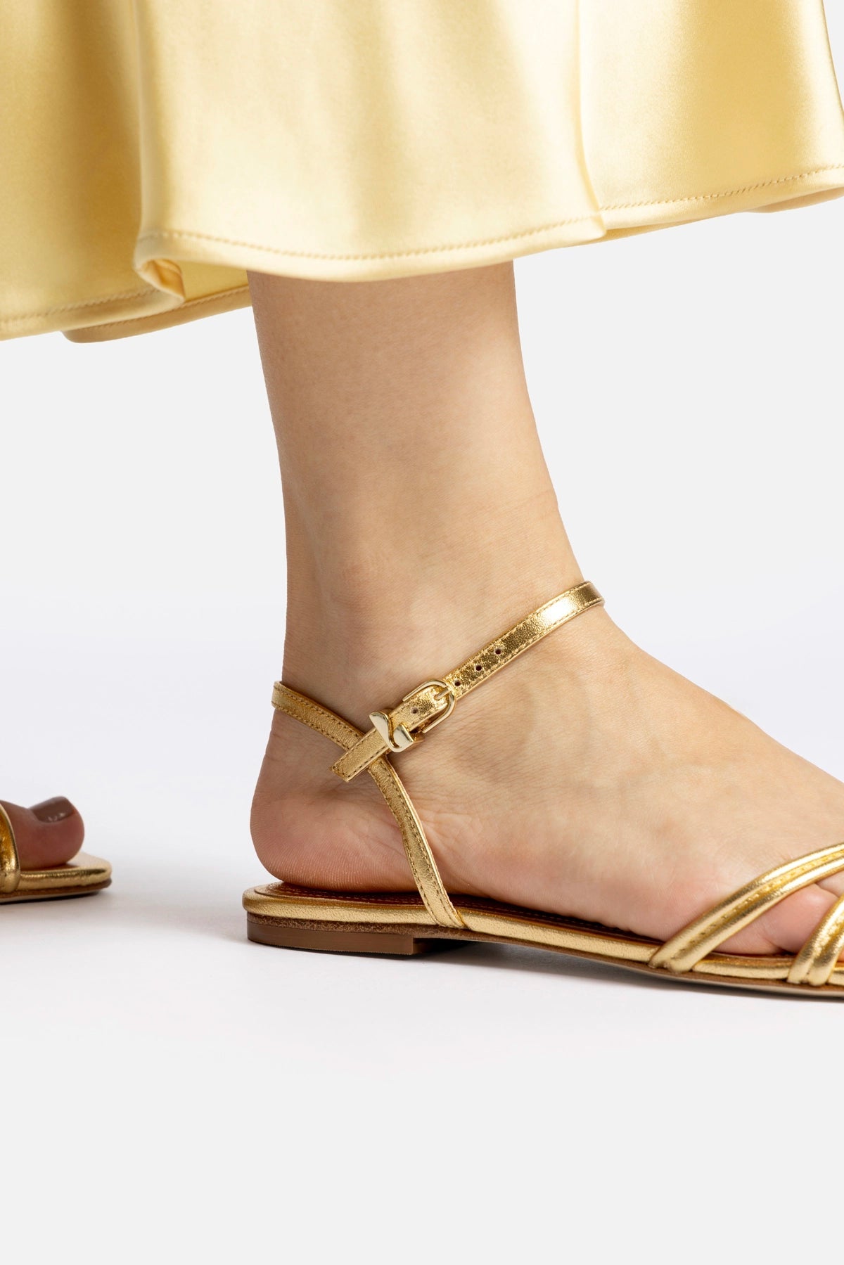 Annie Sandal Ankle Tie In Gold Metallic Leather - Larroude