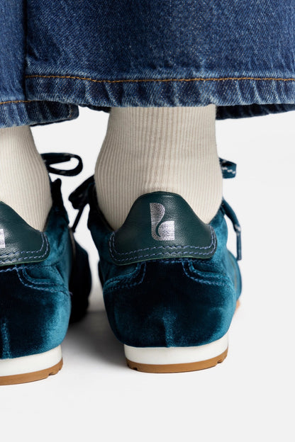 Stella Sneaker In Deepsea Velvet - Larroude