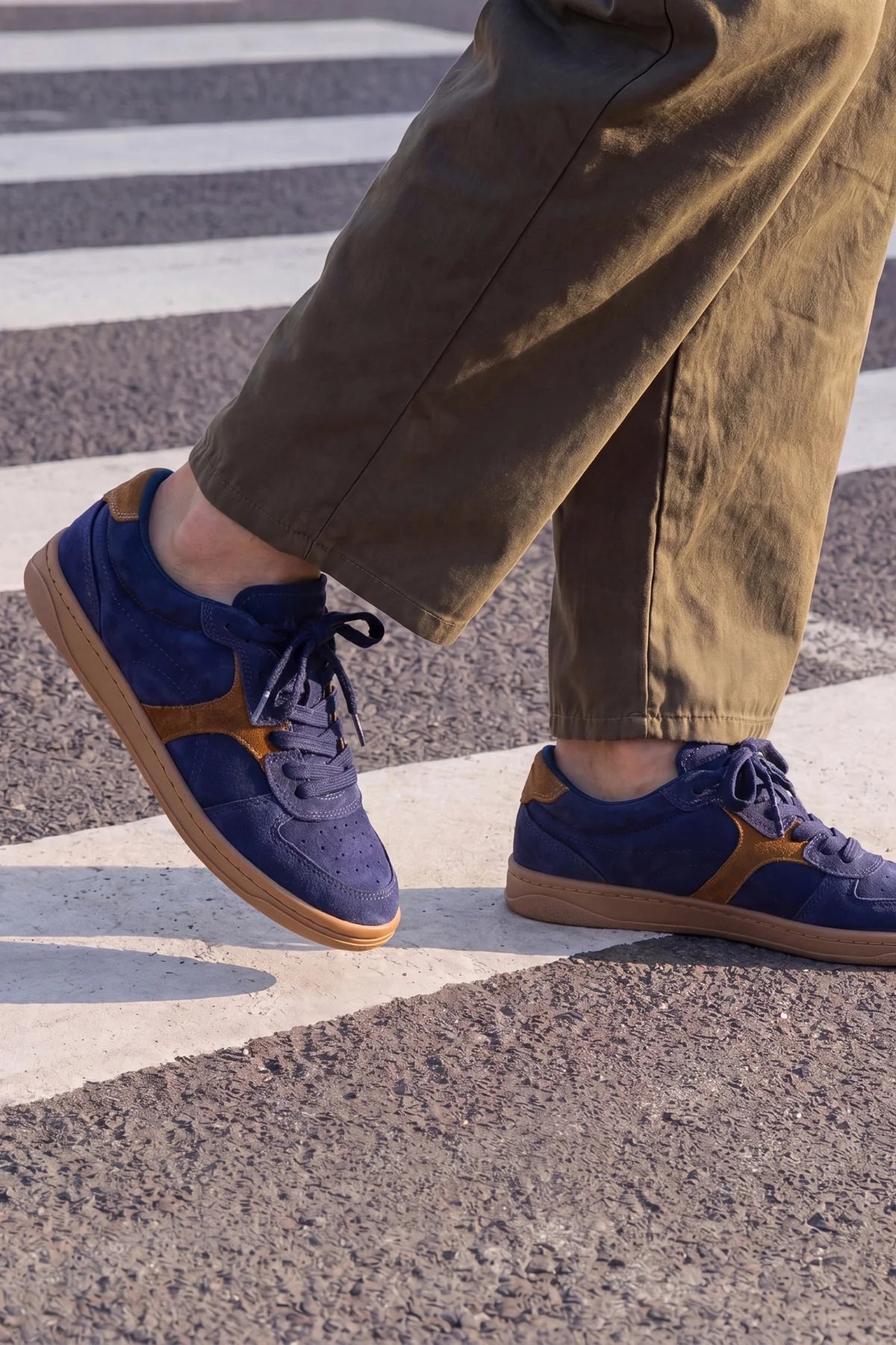 George Sneaker Navy Suede - Larroude