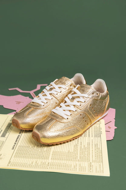 Stella Sneaker In Gold Metallic Leather - Larroude