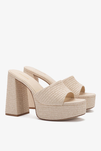 Dolly Mule In Natural Raffia - Larroude