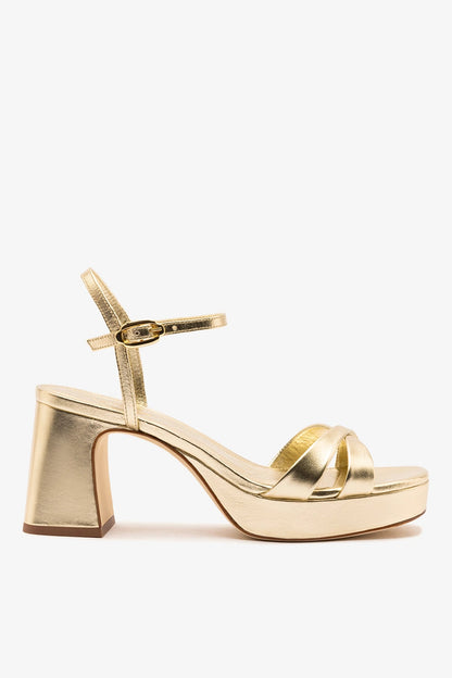 Bianca Low Sandal In Platina Metallic Leather - Larroude