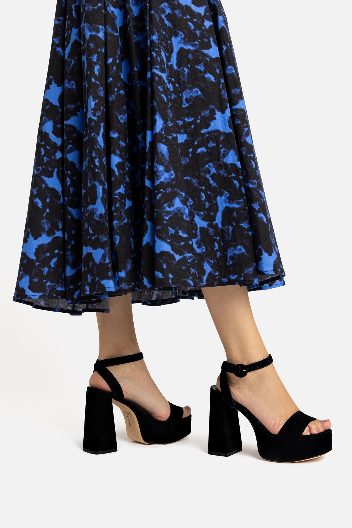 Dolly Sandal In Black Suede - Larroude