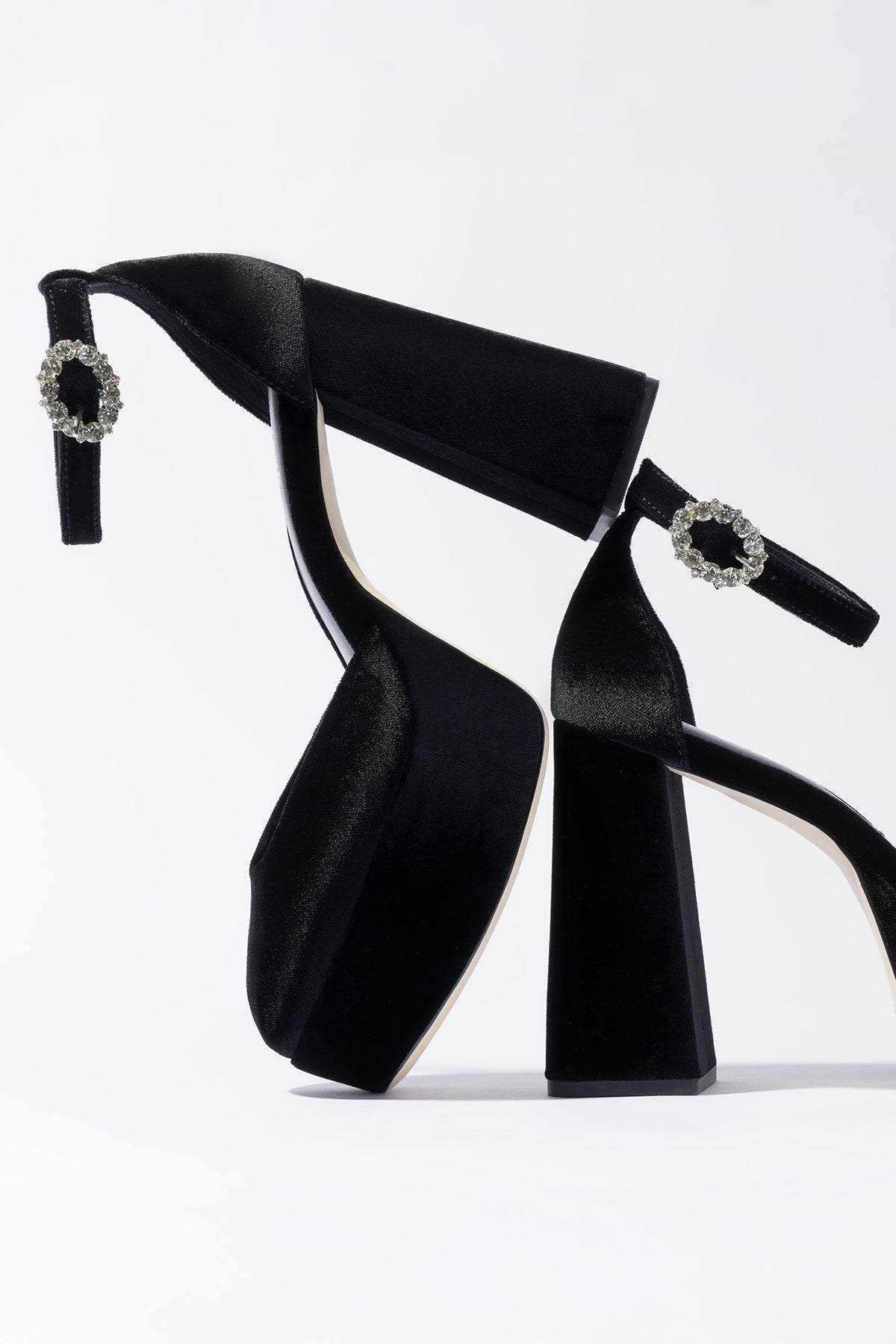 Ari Pump In Black Velvet - Larroude