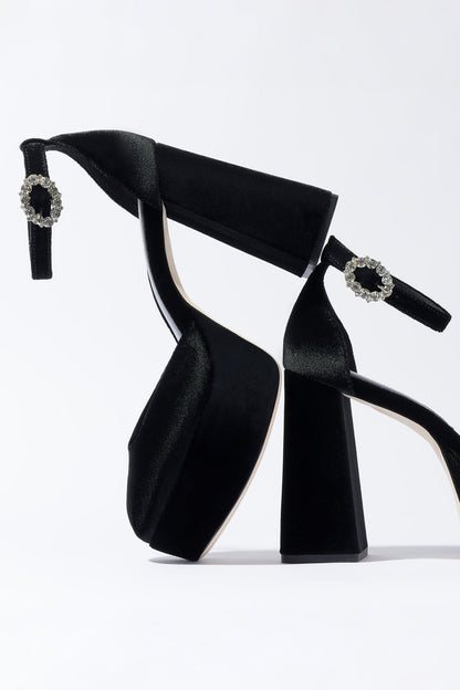Ari Pump In Black Velvet - Larroude