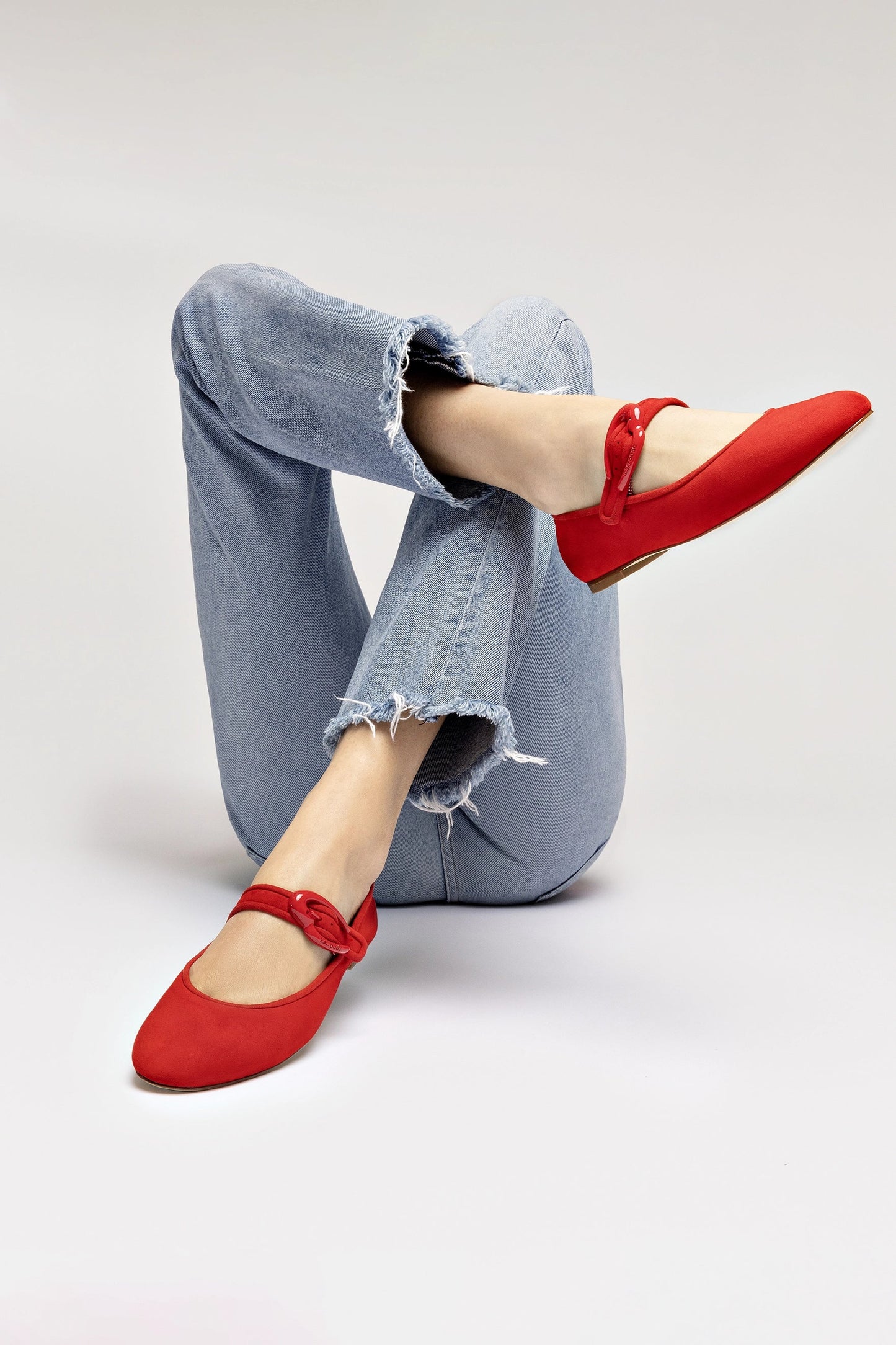 Verona Ballet Flat In Scarlet Suede - Larroude
