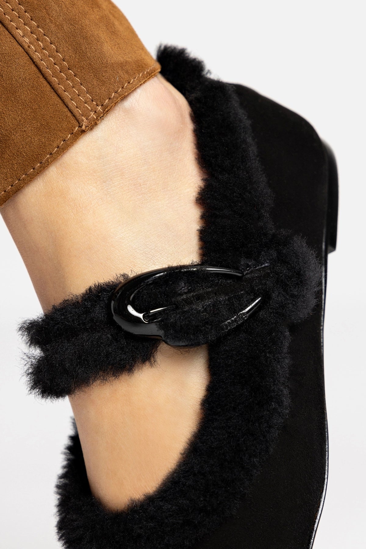 Verona Ballet Flat In Black Suede And Black Shearling - Larroude