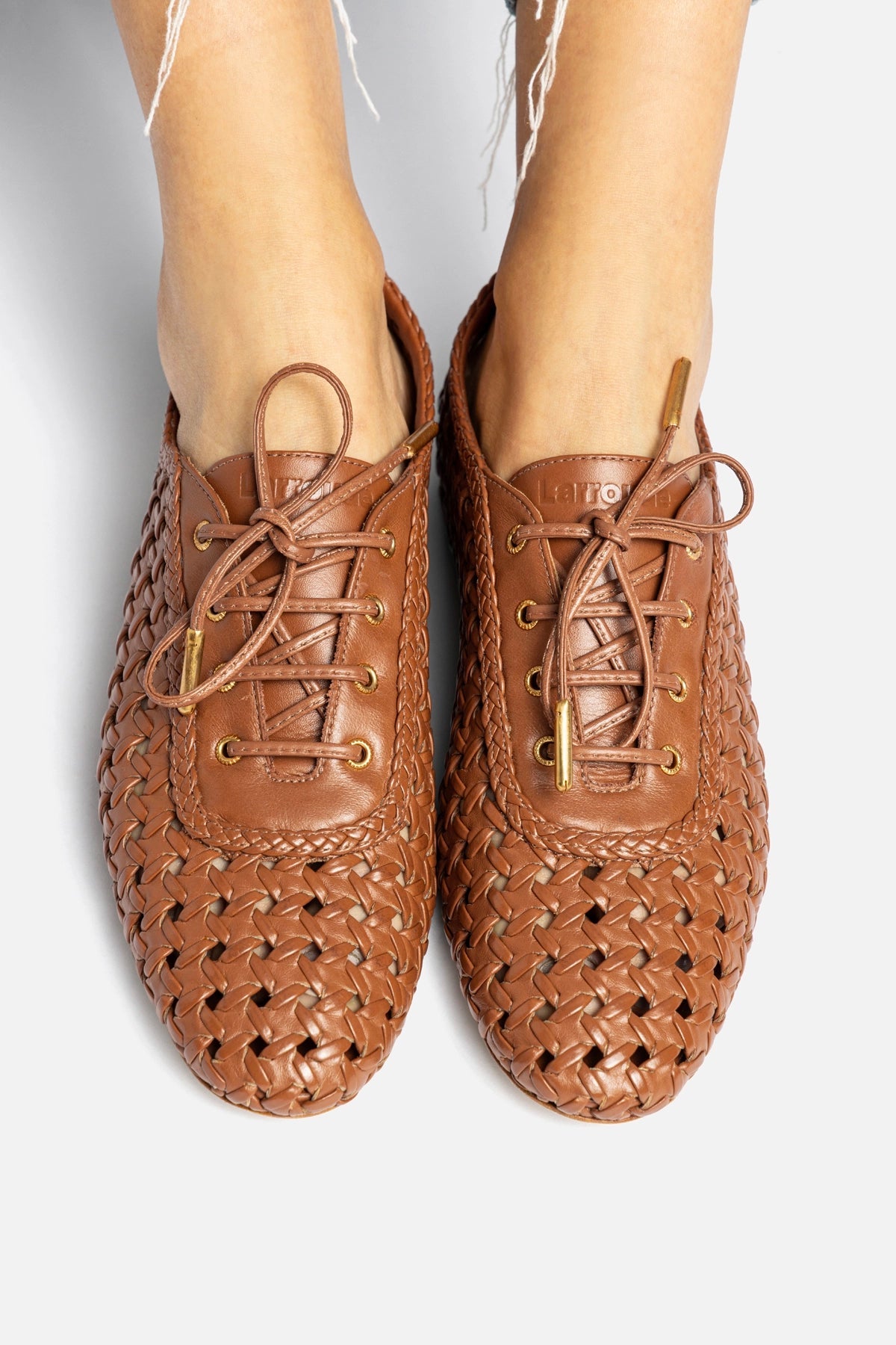 Liza Macrame Sneaker In Caramel Leather - Larroude