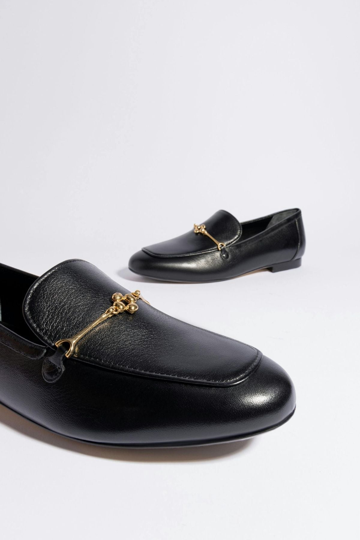 Katherine Loafer In Black Leather - Larroude