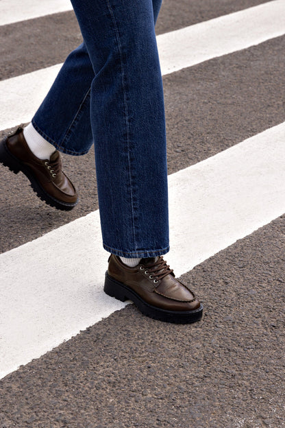 London Lace Up Loafer In Brown Leather - Larroude