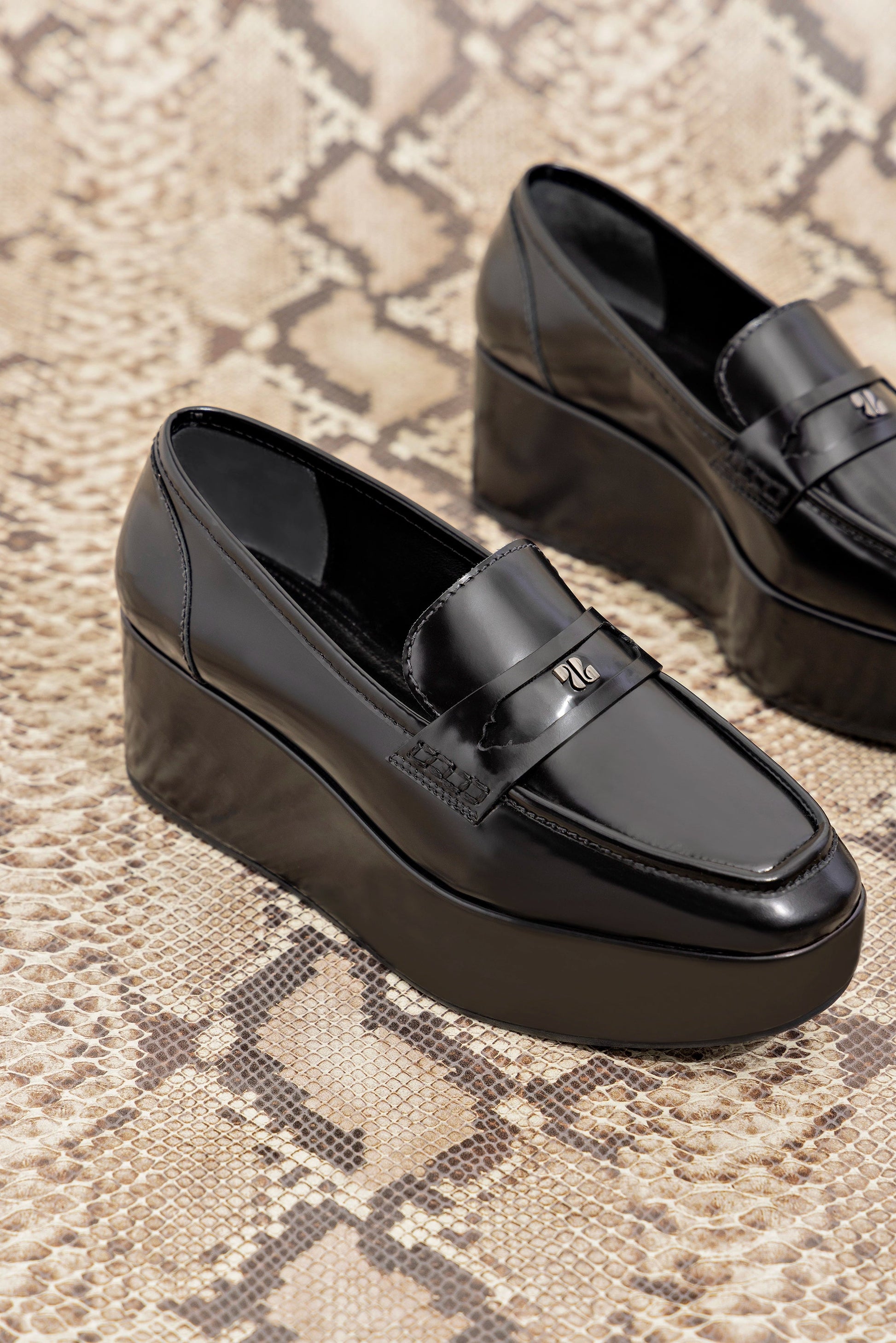 Suki Flatform Loafer In Black Box Leather - Larroude