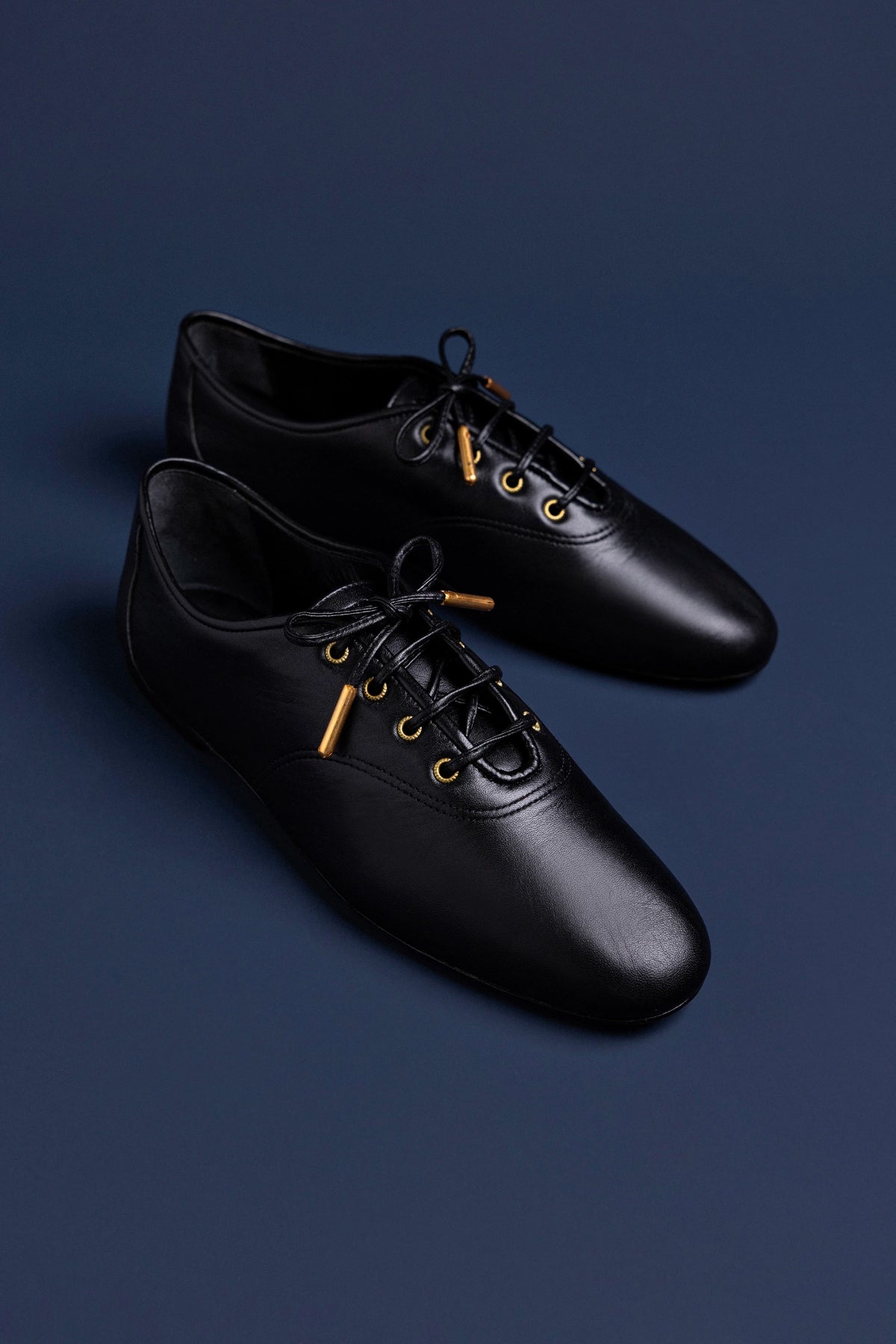 Liza Sneaker In Black Leather - Larroude
