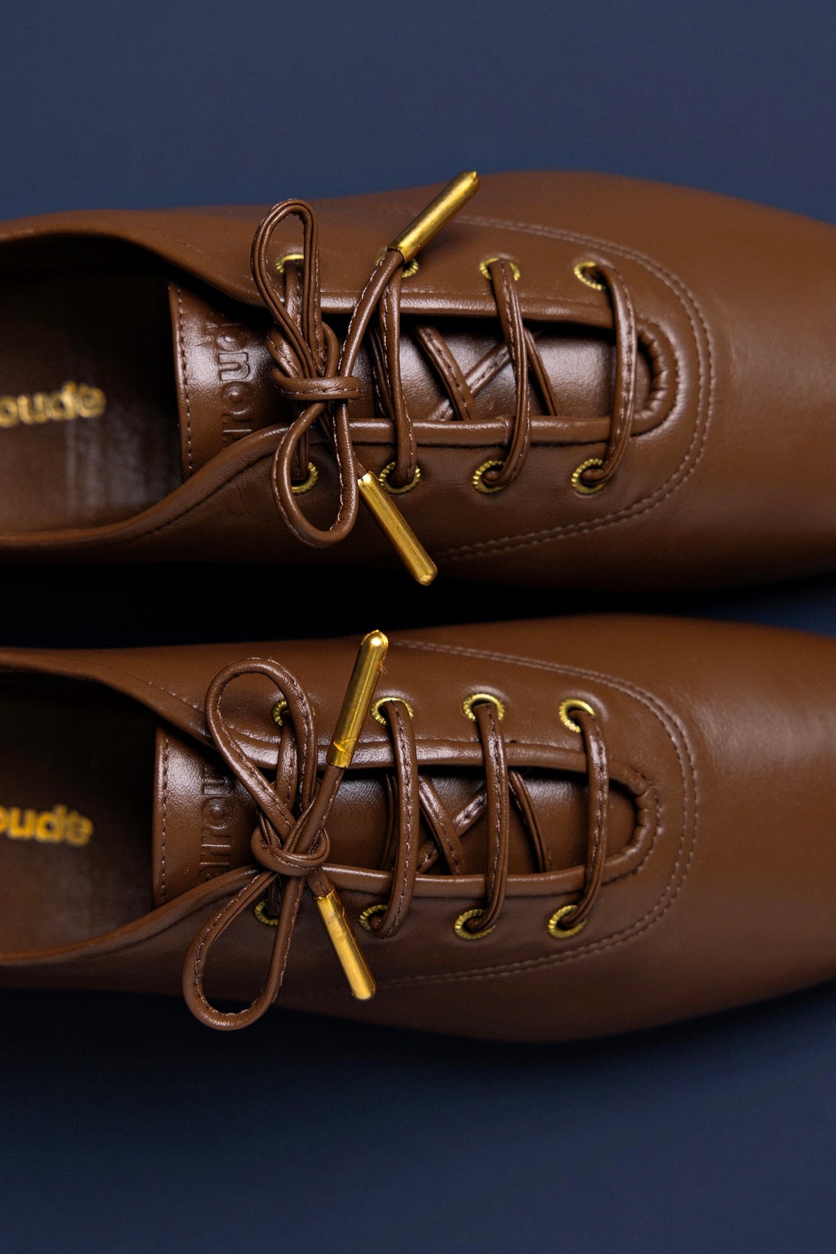 Liza Sneaker In Burnt Umber Leather - Larroude