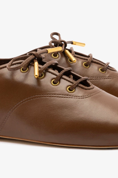 Liza Sneaker In Burnt Umber Leather - Larroude