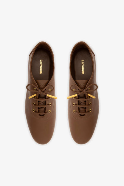 Liza Sneaker In Burnt Umber Leather - Larroude