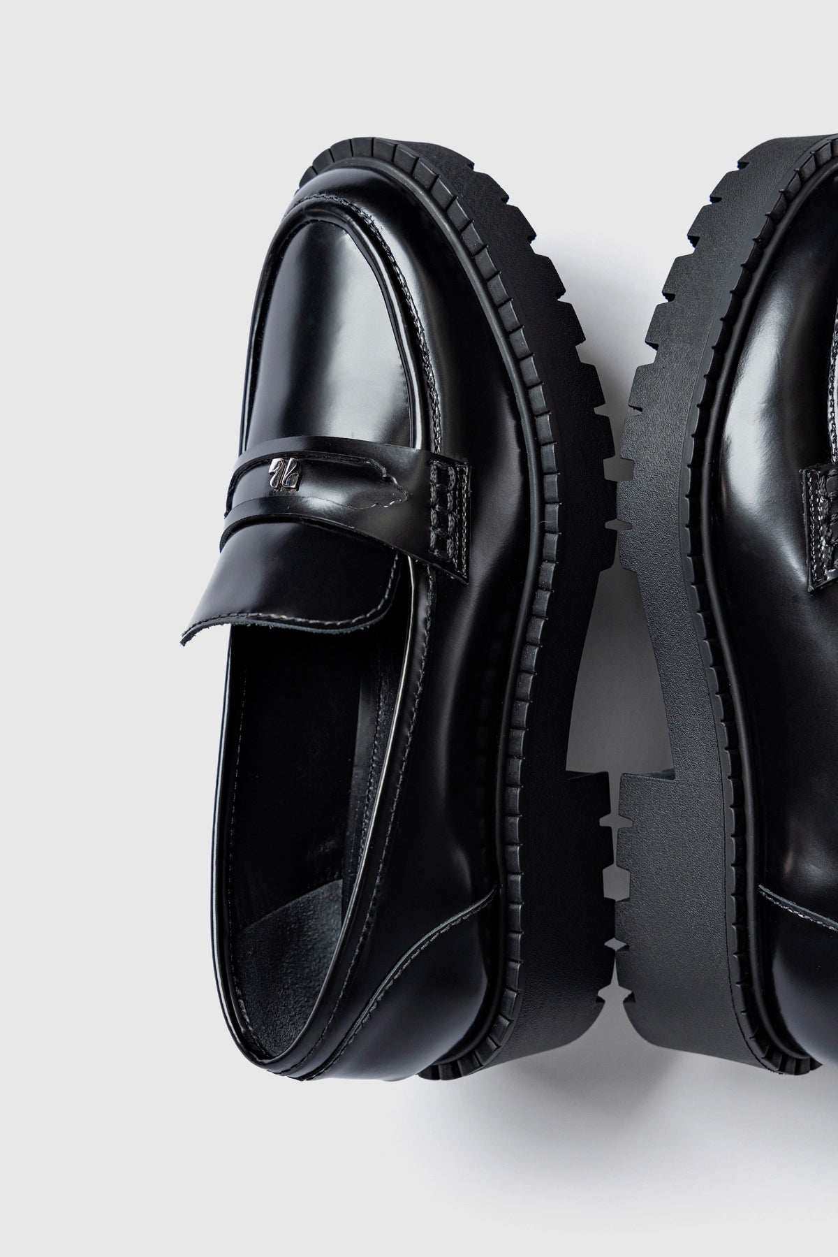 Suki Lugsole Loafer In Black Box Leather - Larroude