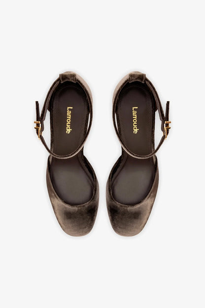 Ari Pump In Expresso Velvet - Larroude