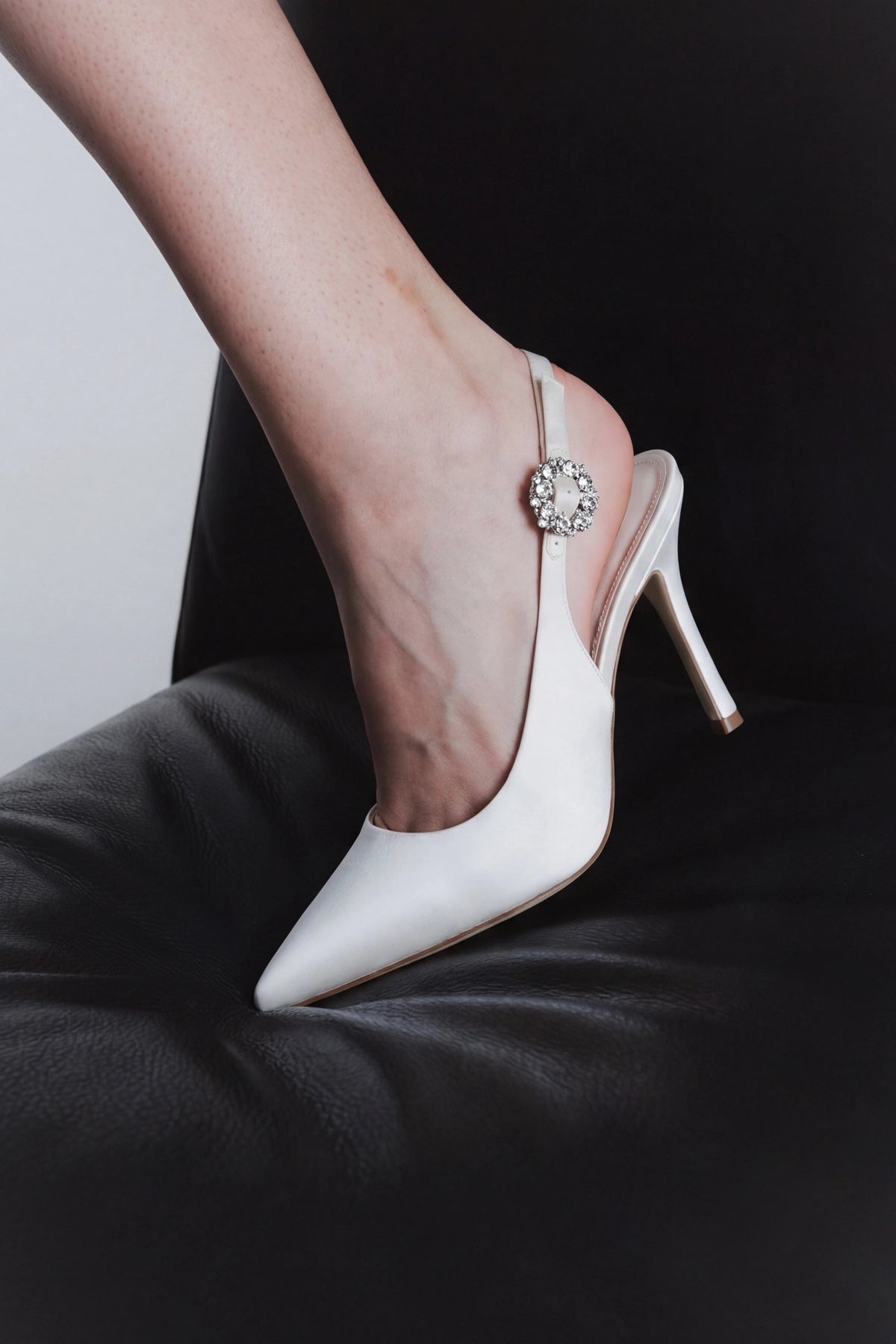 Carine Pump White Satin - Larroude