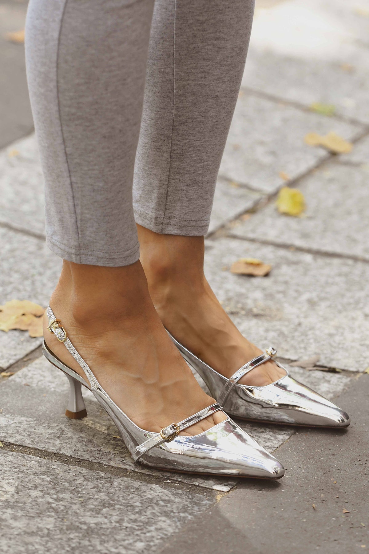 Ines Pump In Silver Specchio - Larroude