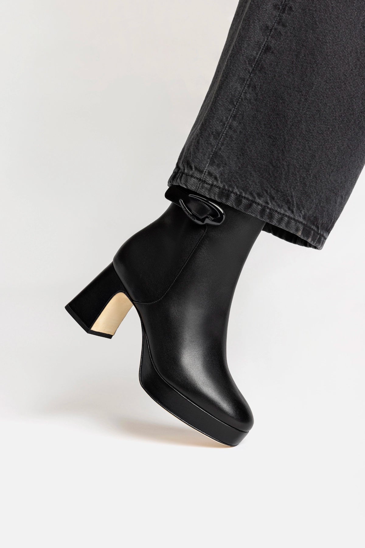 Dolly Verona Low Boot In Black Leather - Larroude