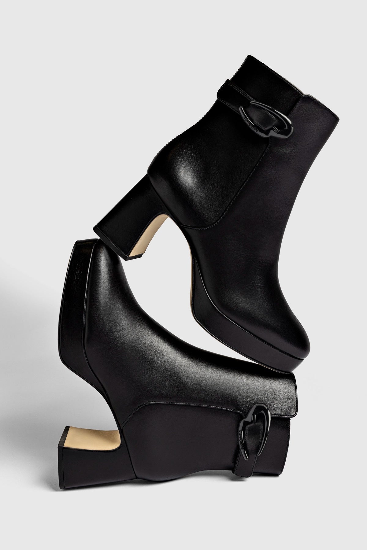 Dolly Verona Low Boot In Black Leather - Larroude
