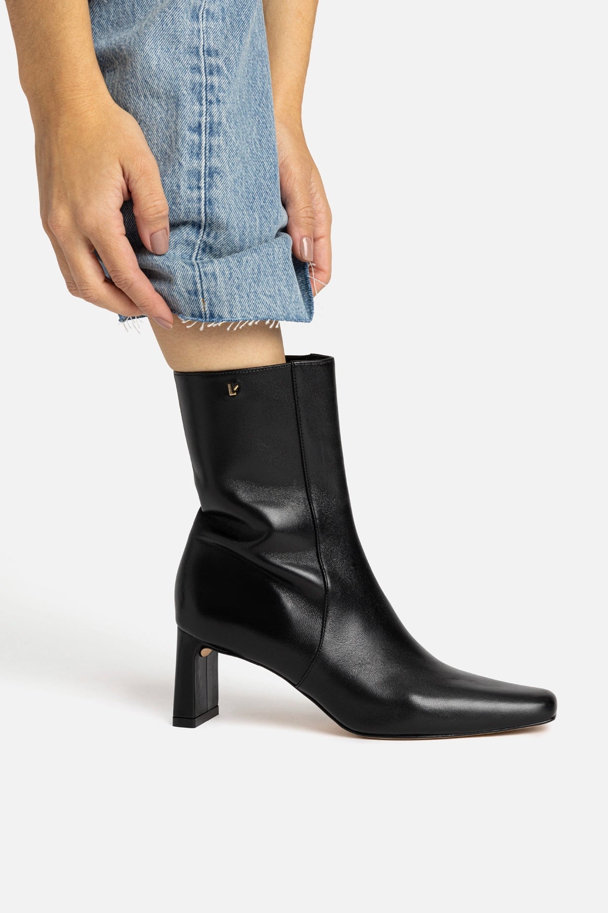 Alexis Bootie In Black Leather - Larroude
