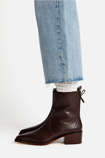 Florencia Low Boot In Brown Leather - Larroude