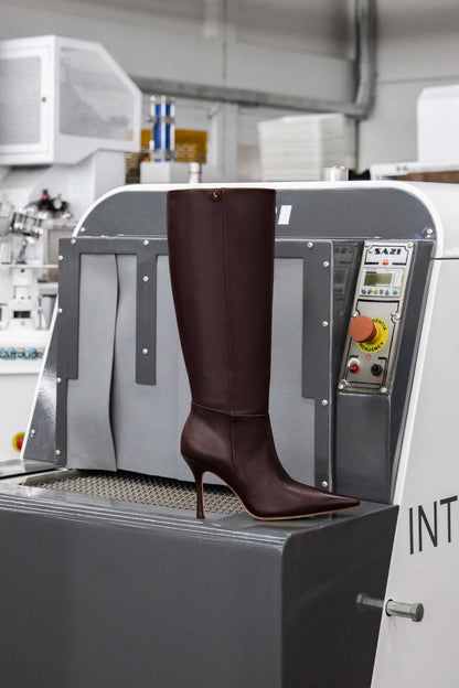 Carine Boot In Brown Leather - Larroude