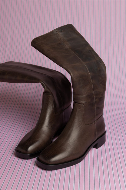 Anne Boot In Brown Shadow Leather - Larroude
