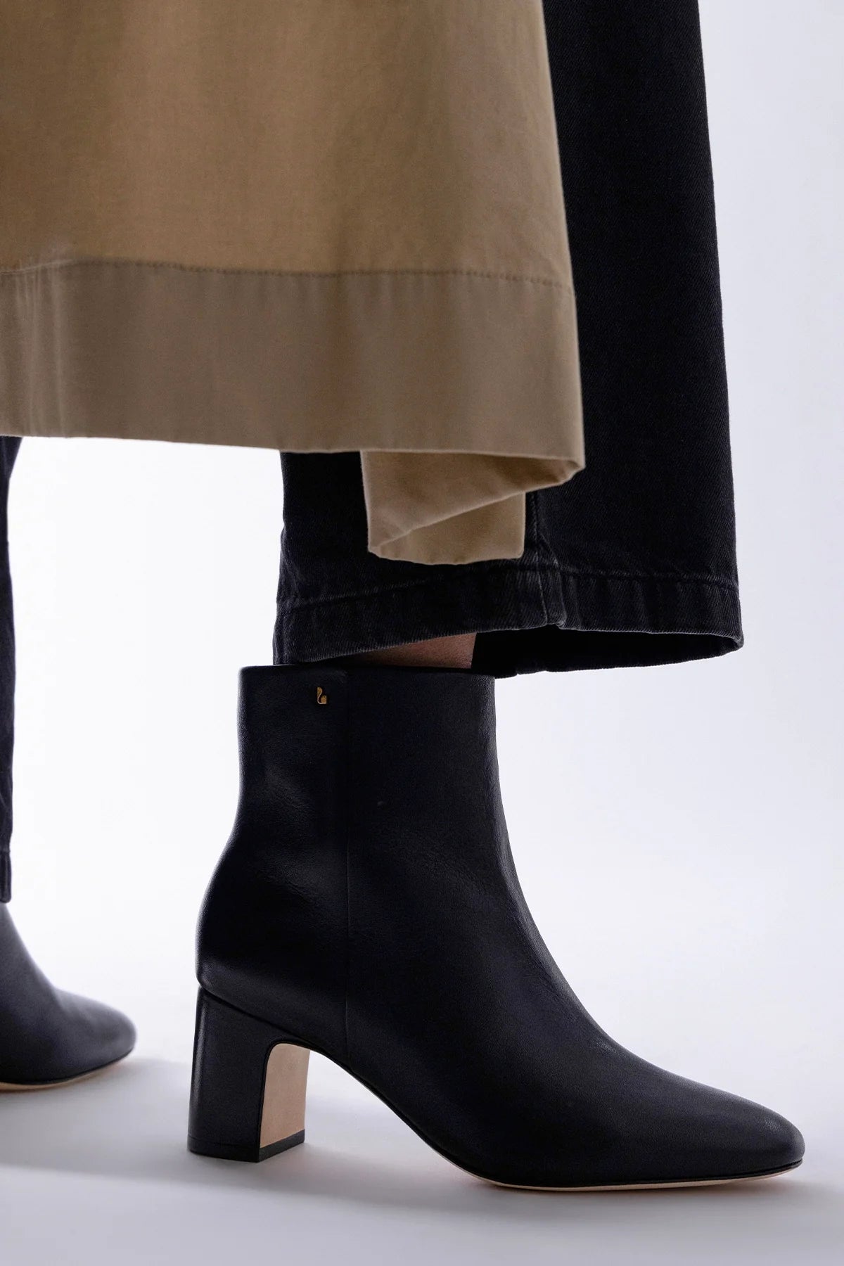 Gloria Boot Black Leather - Larroude